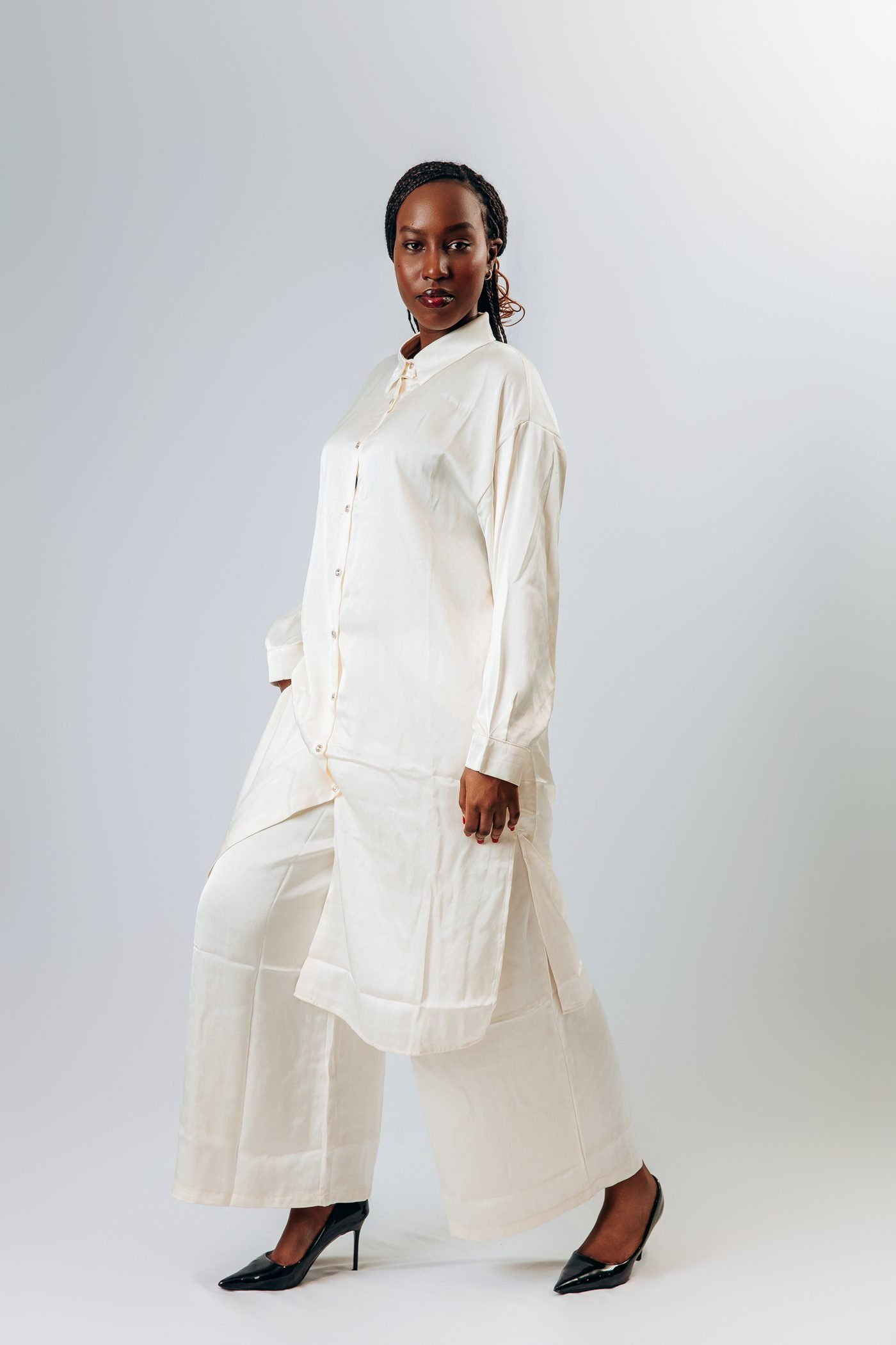 Femme Elegante in White